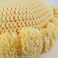 Sierkussen rond geel met pompons